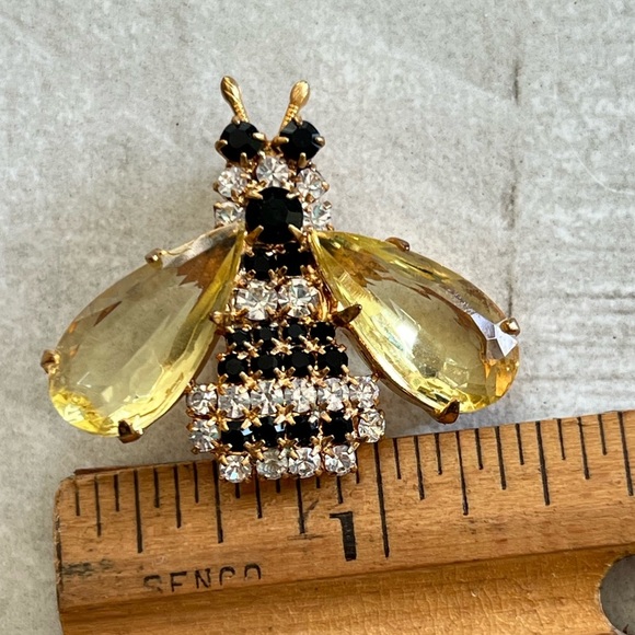 Bumble Bee Brooch with Colorful White, Yellow and Black Rhinestone w Gold - Picture 2 of 4